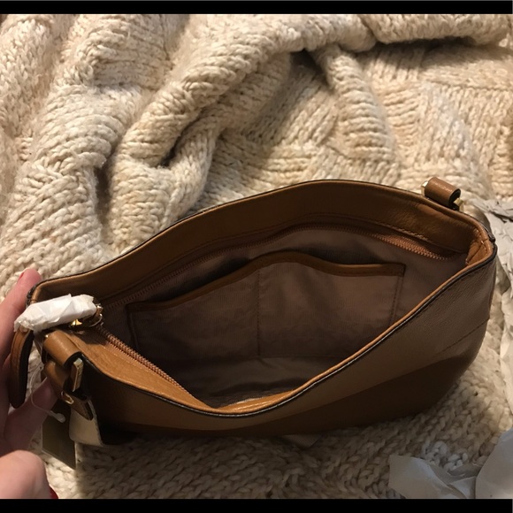 Michael Kors Jet Set Crossbody - Picture 8 of 8